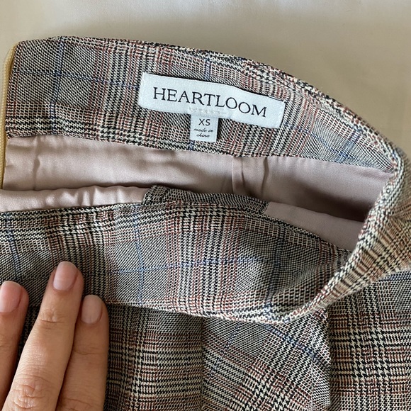 Mini skirt with side slit never worn - Picture 2 of 4